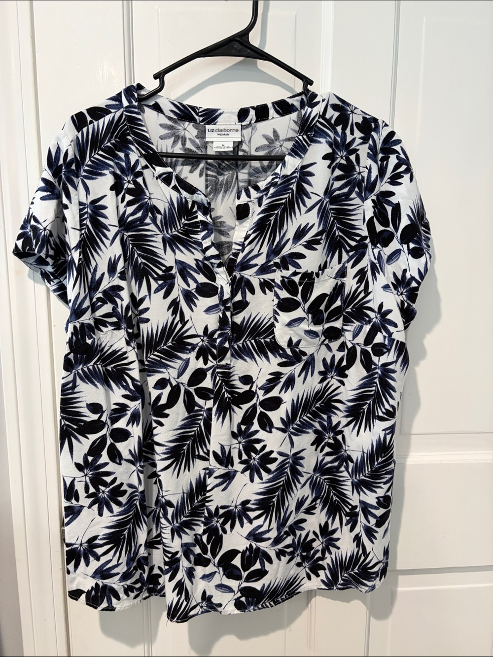 Liz Claiborne White Top with Navy Tropical Leaf Print